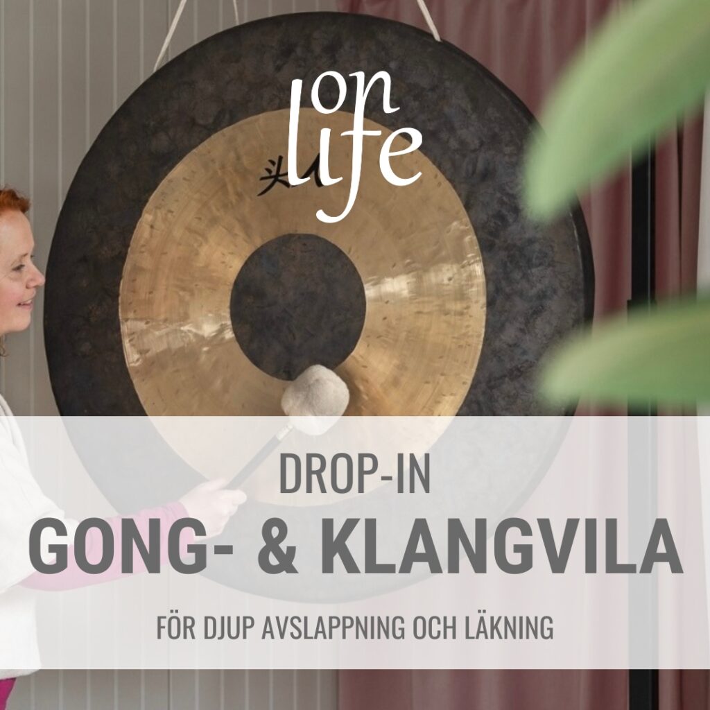 Anette håller ett avslappnande Gong- & Klangvila (gongbad) för djup meditation och stresslindring på Onlife Yoga & Hälsostudio i Kallhäll och Järfälla.