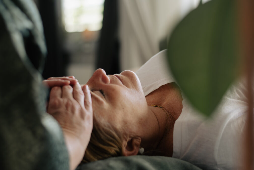 Healing Järfälla – balanserande och avslappnande energibehandling med Anette Vikström.