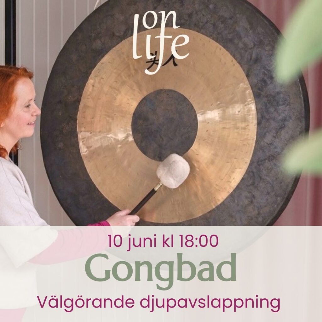 Anette håller ett magiskt Gongbad helt utefter intuition. Välkommen till OnLife i Kallhäll, Järfälla!