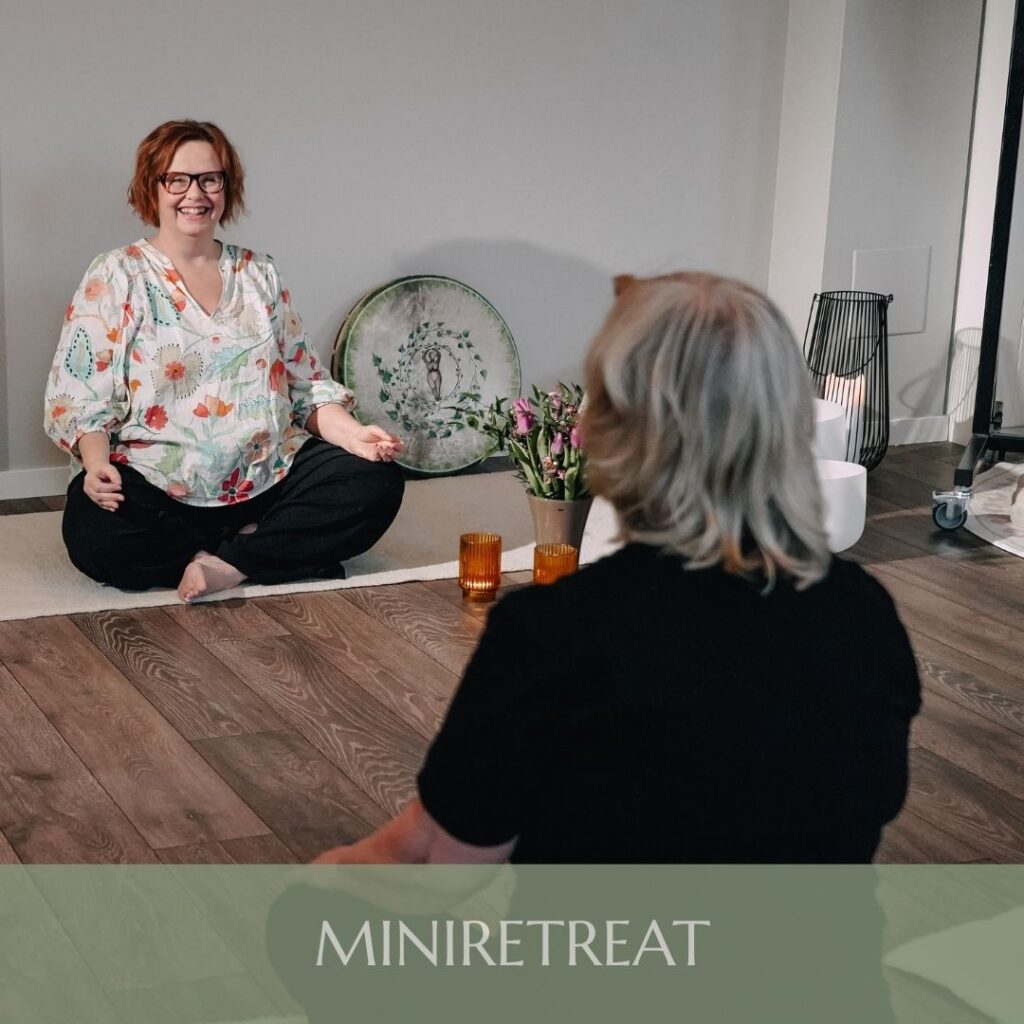 Tyst miniretreat med yoga och meditation i Kallhäll, Järfälla – en dag för att hitta lugnet och känna trygghet.
