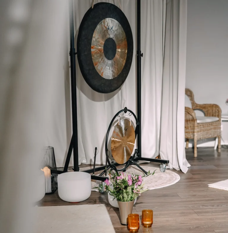 Yogakurser hos OnLife Yoga & Hälsostudio i Kallhäll centrum, Järfalla.